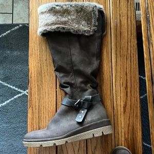 Womens Cliffs boots, with fur.
